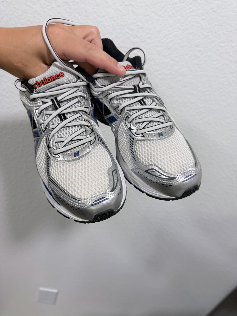 New Balance Silver, Black & Blue 860v2 - Picture 7 of 11